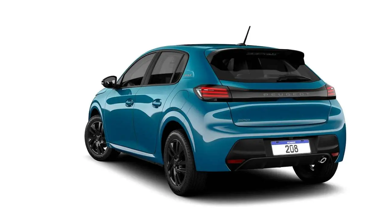 Peugeot 208 de atrás con fondo blanco, foto oficial.