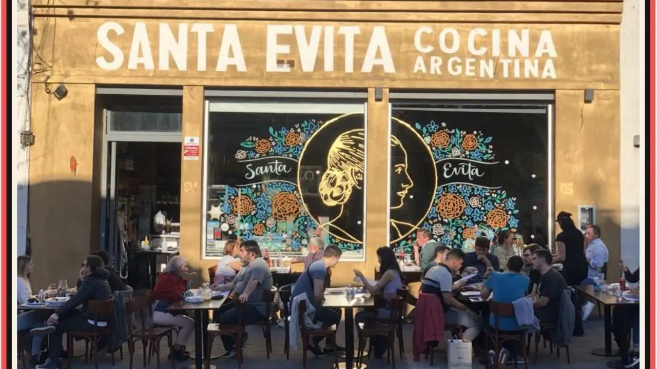Cierra el restaurante Santa Evita, en Palermo, y culpan a Milei por la decisión