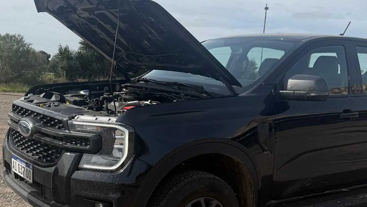 Motor Ford Ranger Black foto lateral.