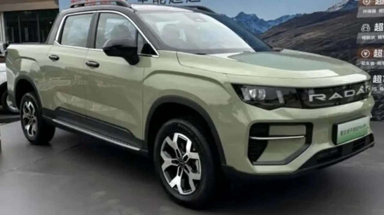 Camioneta Geely de perfil. foto redes.