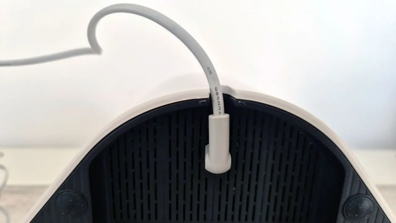 Cable de alimentación de energía del Samsung  Music Studio 5. Foto de iProfesional