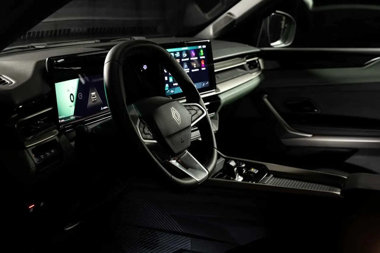 Interior Renault Niagara de perfil. foto oficial.