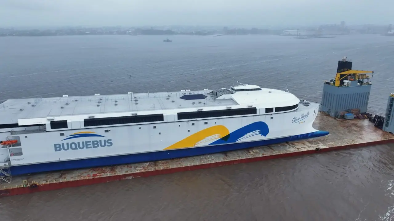 El sábado pasado el ferry 100% eléctrico más grande del mundo llegó a Uruguay