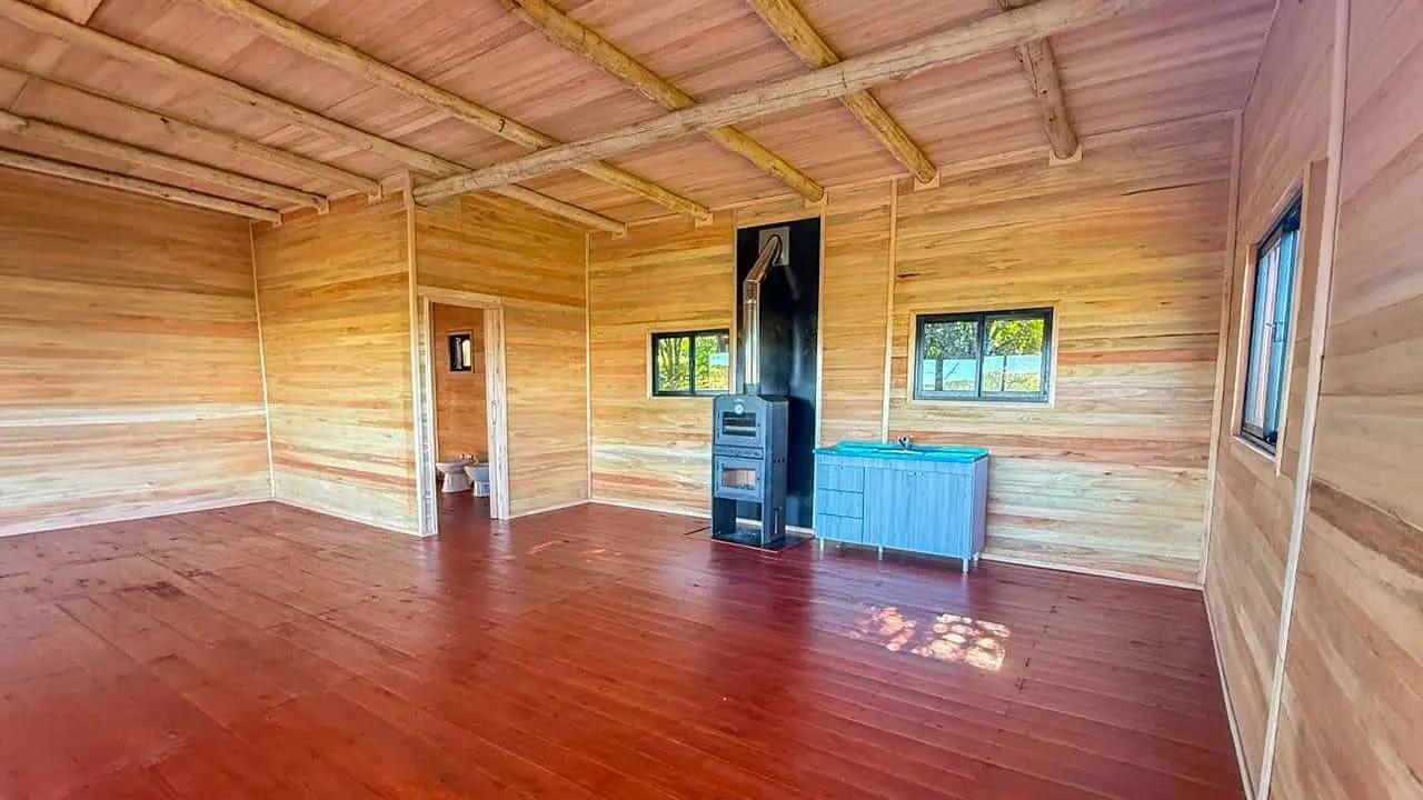 La vivienda suma 149,25 m² entre superficie interior y galería, con dos dormitorios