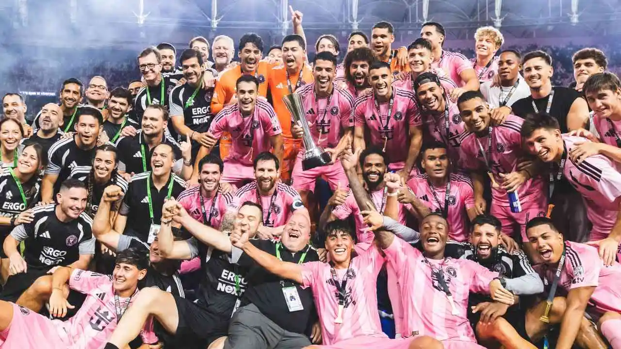 Postal repetida, Inter Miami campeón de la mano de Messi. Foto: @InterMiamiCF
