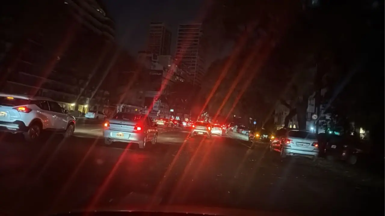 Los cortes de luz provocaron caos de tránsito en distintos puntos de la Ciudad