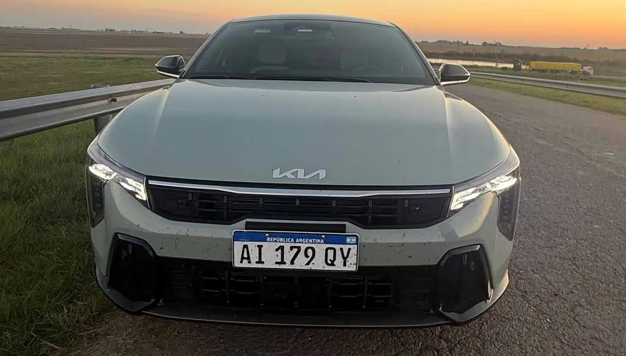 Frente Kia K4. foto iprofesional.