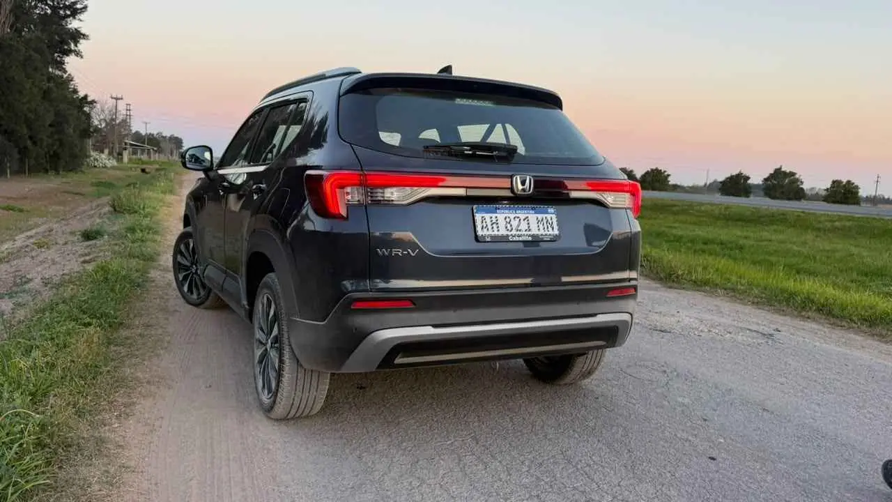 Honda WRV de atrás.