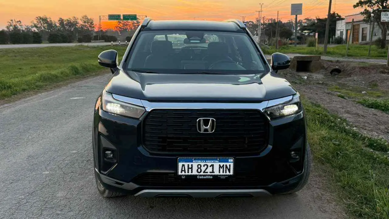 Honda WRV de frente sobre asfalto. foto ipro.