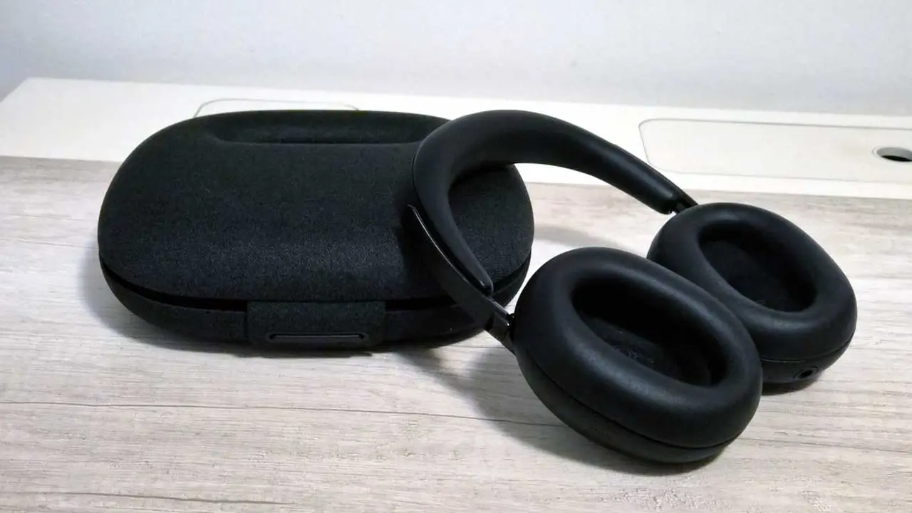 Los Sony 1000X The Collexion junto a su estuche. Foto de iProfesional