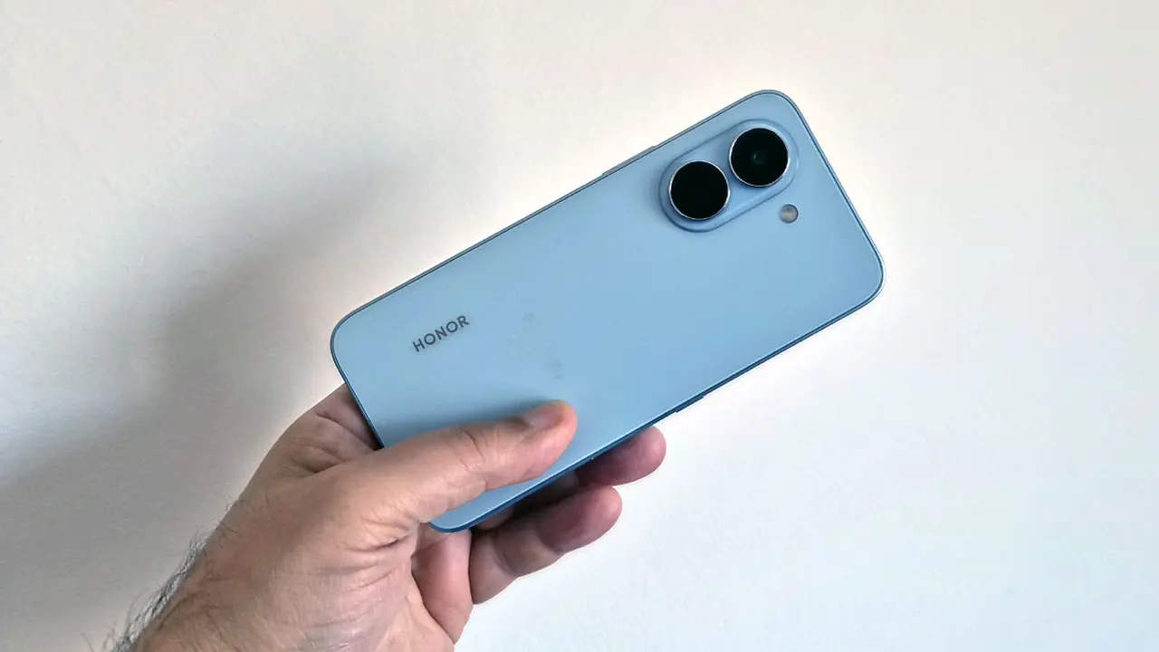 El Honor X7e se destaca por su almacenamiento generoso. Foto de iProfesional.