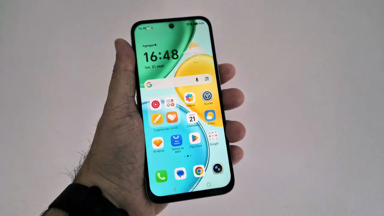 El Honor X7e tiene una pantalla TFT LCD de 6,61 pulgadas con resolución HD+. Foto de iProfesional