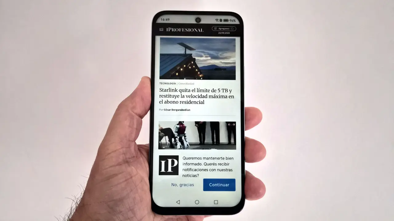 Review del Honor X7e, el celular económico con botón de IA