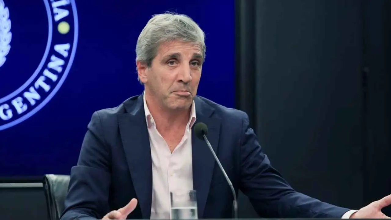Caputo calificó de "anticristo" a Kicillof y apuntó contra quienes piden devaluar