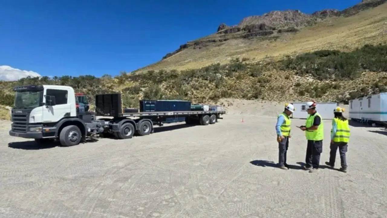 Imagen de personas trabajando en el área de El Seguro, en Mendoza