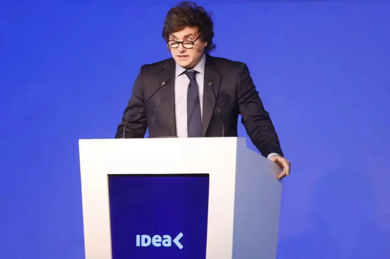 Presencias, desplantes y ausencias: la particular historia de Milei con IDEA