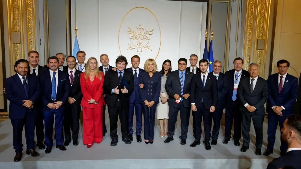 Javier Milei, Emmanuel Macron y gobernadores en Francia