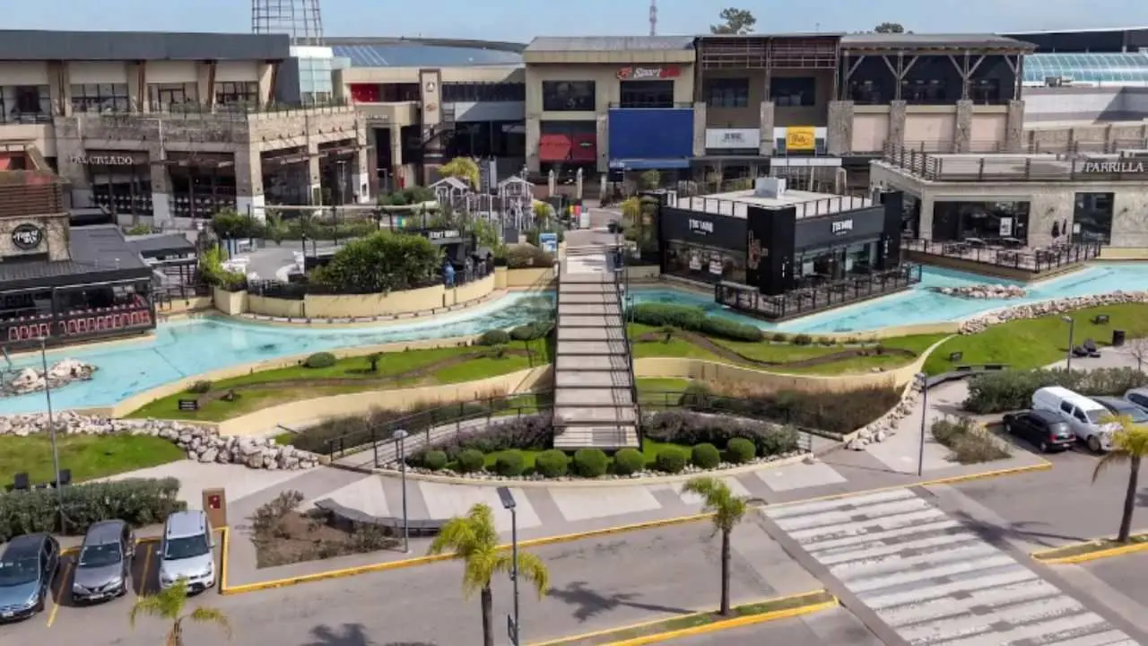 Imagen del shopping TOM. Foto de archivo