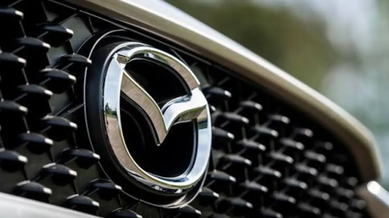 FRENTE DE UN MAZDA