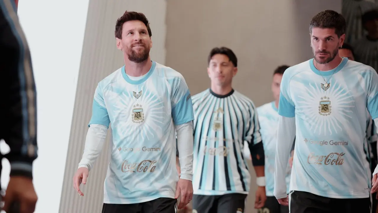 Messi se despide de la Selección argentina ante una multitud en el Monumental