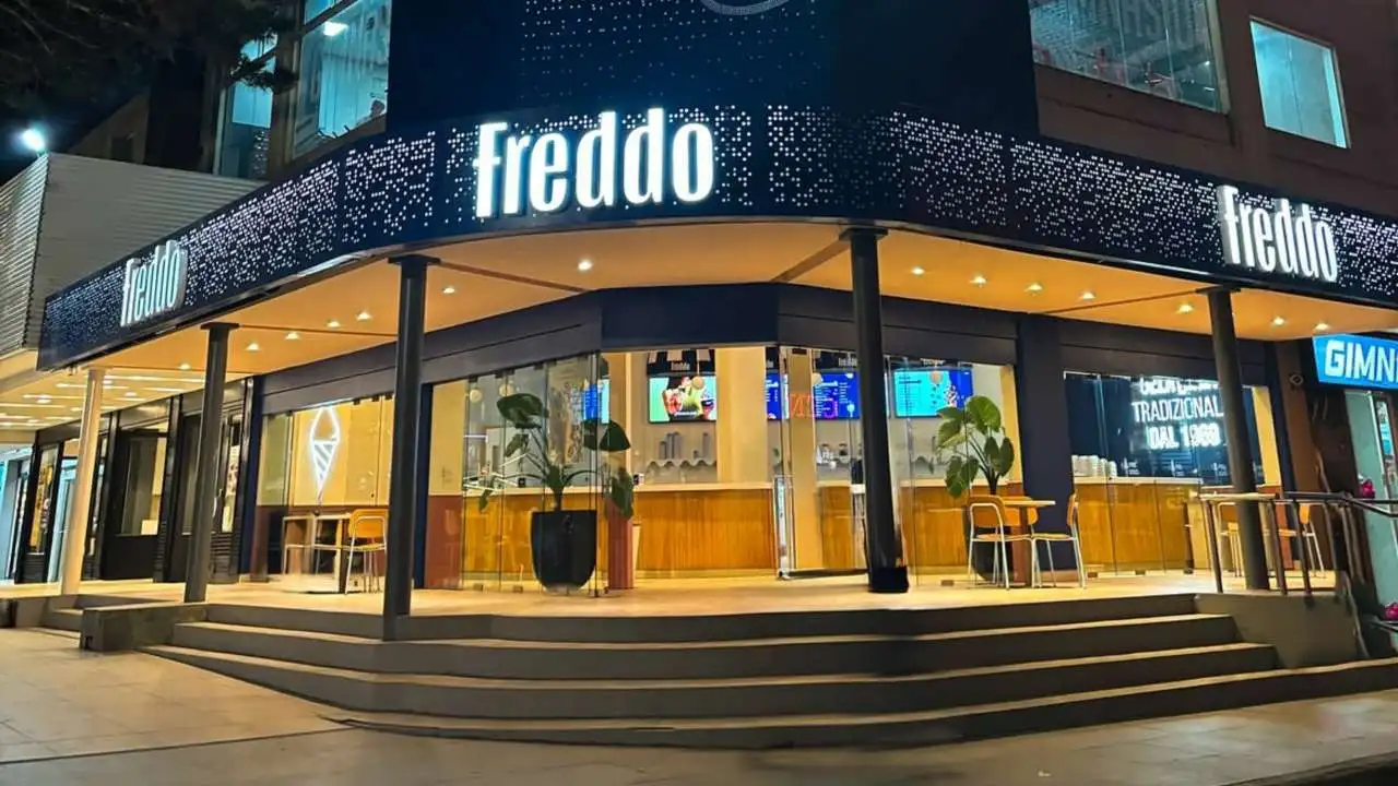 Local Freddo desde la calle en Costa Esmeralda (Gentileza Freddo)