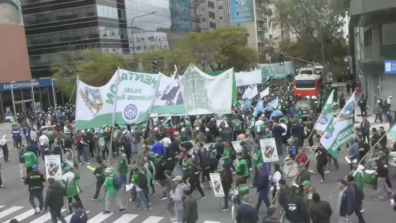 La CGT marchó en defensa de la industria y criticó al Gobierno: "Pone en riesgo la paz"