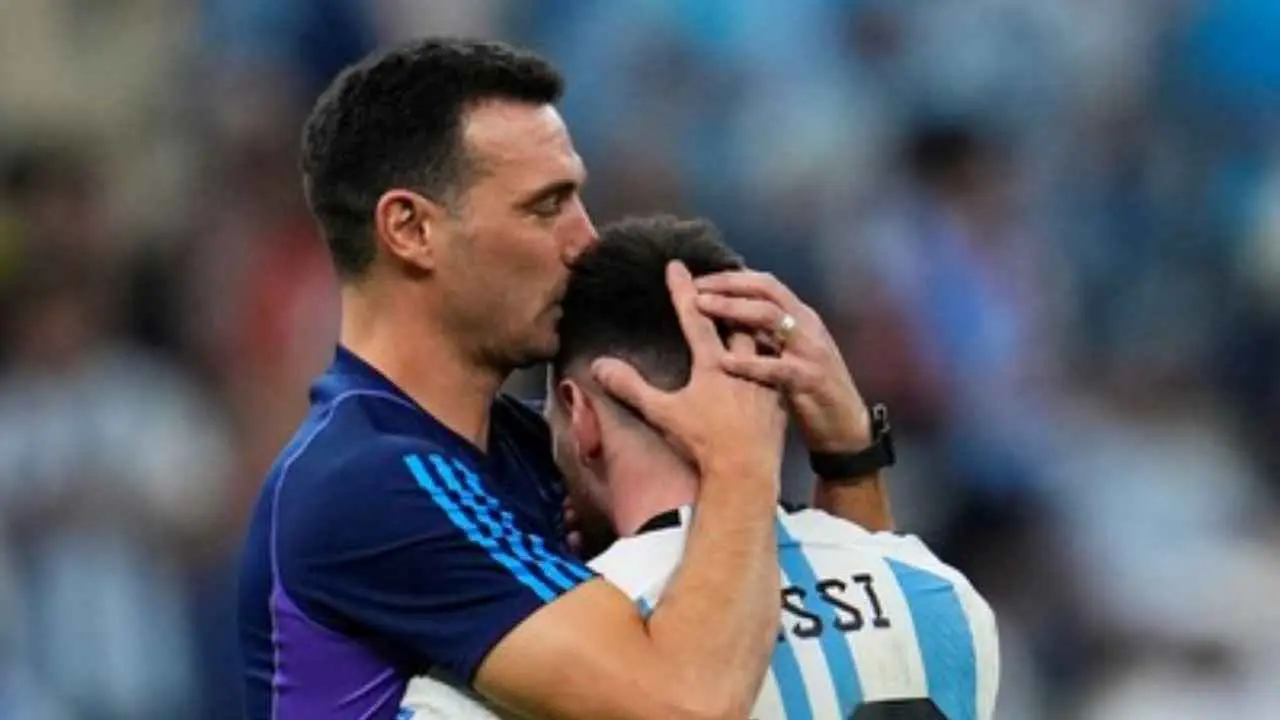 "No se tiene que despegar": el pedido de Scaloni a Messi tras su despedida de la Selección