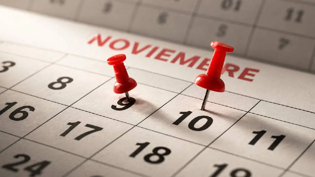 Alamanaque de noviembre con las fechas 9 y 10 marcadas con un pin
