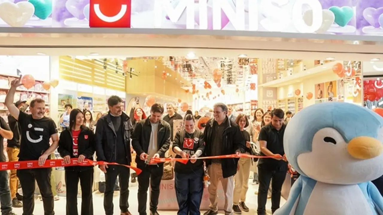 inauguración nuevo local de MINISO en el Shopping Abasto