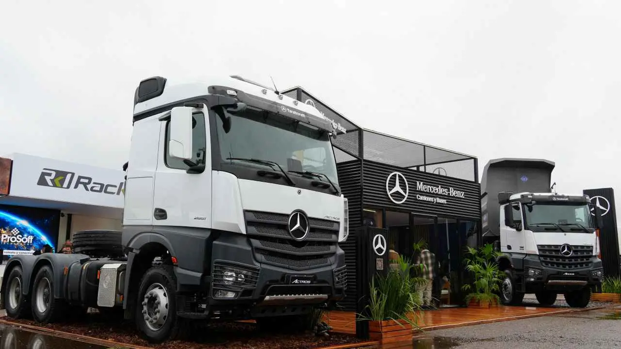 Mercedes -Benz Camiones y Buses exhibe sus camiones en AOG Patagonia 2026