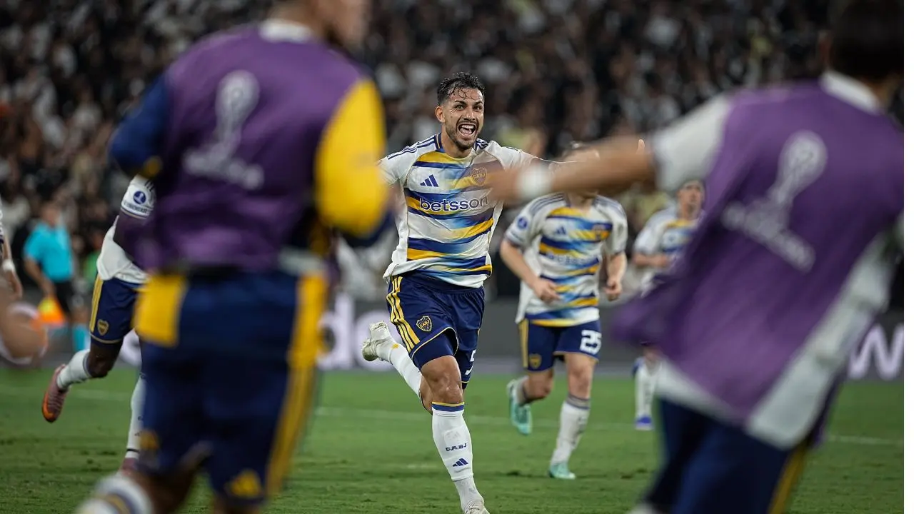 Leandro Paredes festeja en gol con sus compañeros en el Maracaná. Foto: Boca oficial