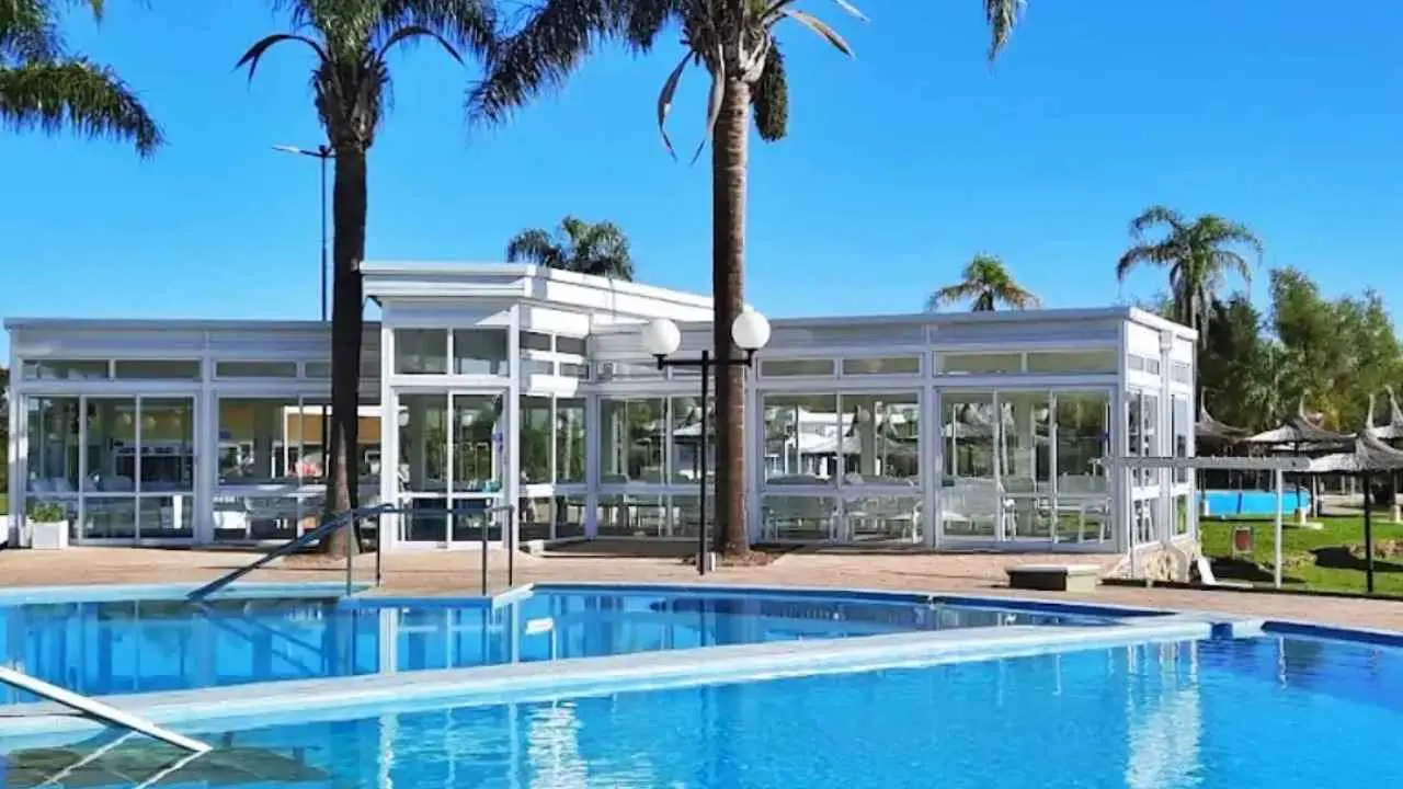 Las termas a 3 horas de Buenos Aires con 13 piletas y 60% de descuento para jubilados
