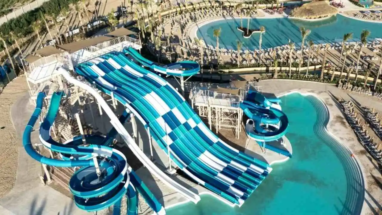 El parque acuático más grande de Argentina está en Córdoba y tiene olas artificiales