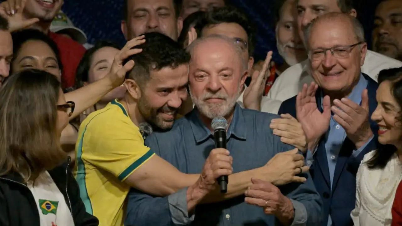 Lula da silva y Janones, el "general" del ejército en redes sociales