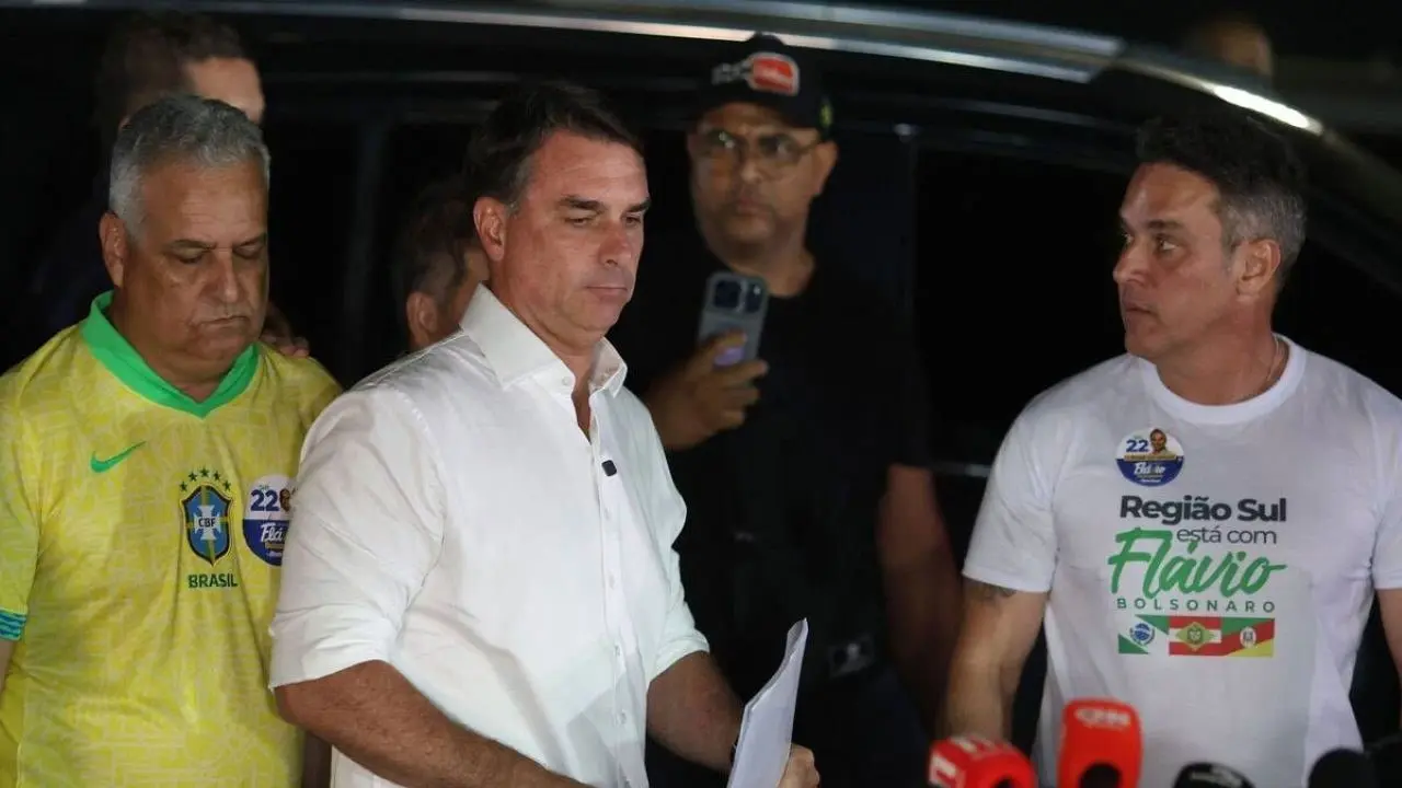 El Gobierno negó que Flávio Bolsonaro haya ingresado a la Argentina