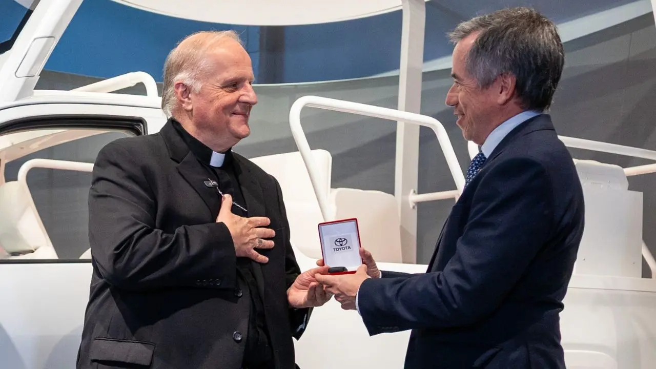 Toyota entregó a la Iglesia cómo será el papamóvil que usará León XIV
