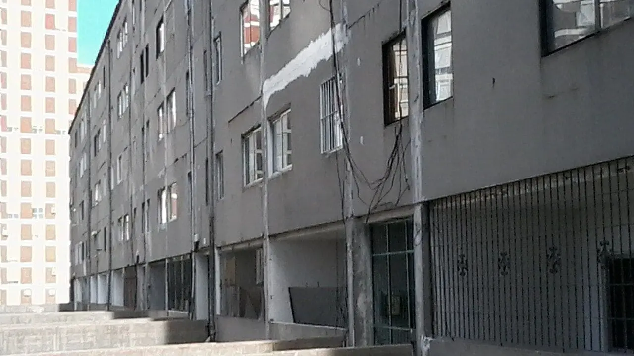 EDIFICIO GRIS 