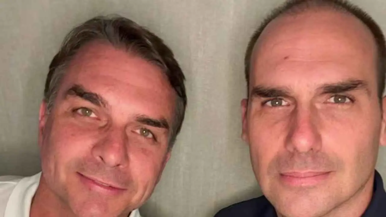 Flávio Bolsonaro se reunió con su hermano Eduardo en Miami tras la fuga de Brasil