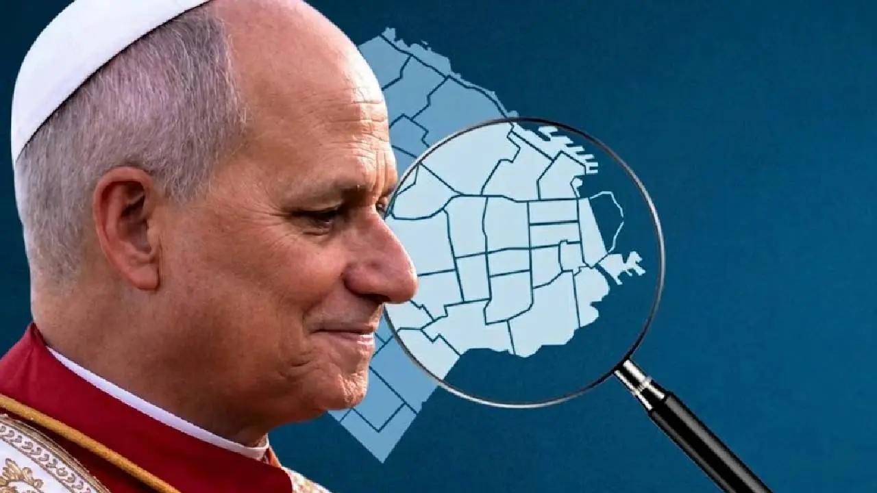 Papa León XIV con un mapa de Buenos Aires y una lupa
