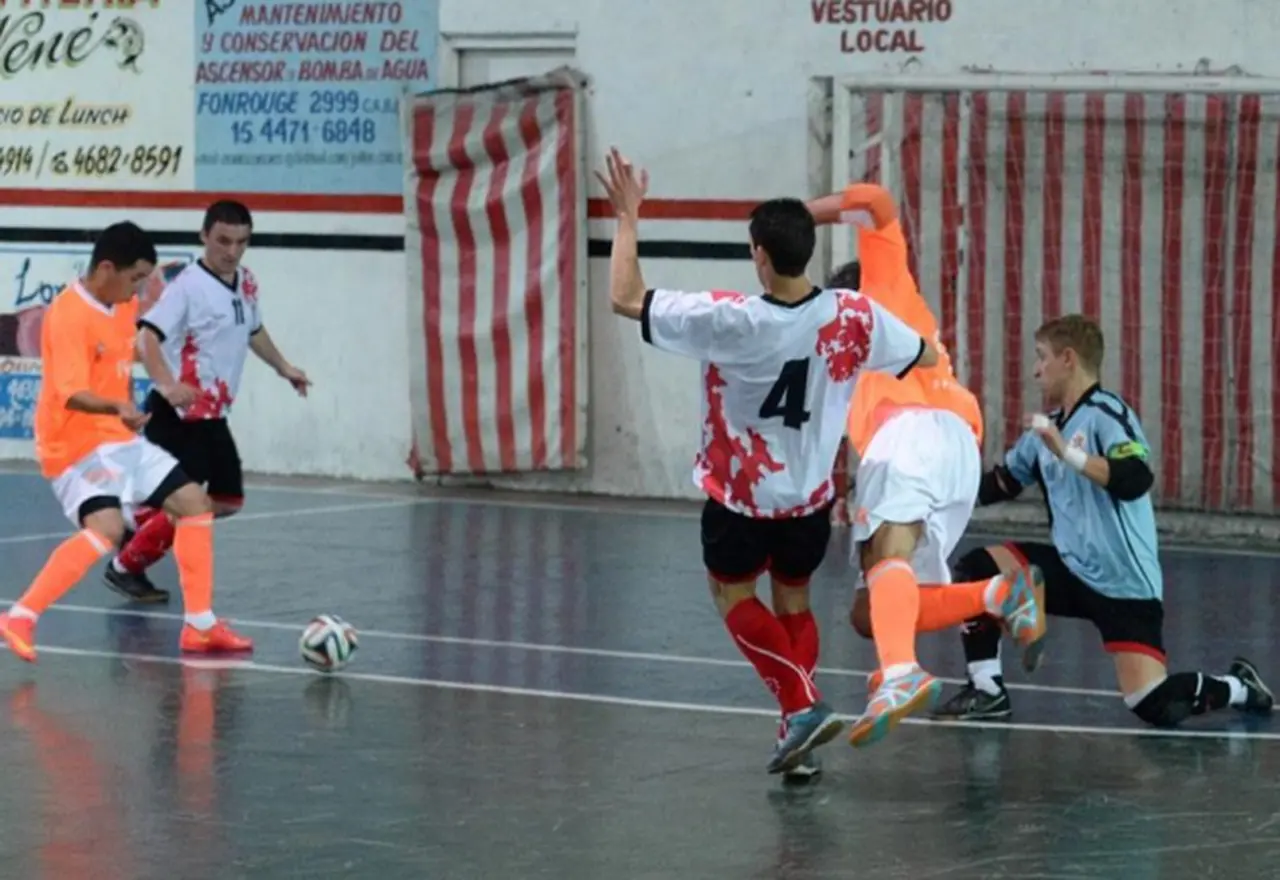 Scioli contó cómo se fracturó la claví­cula jugando al fútbol: "Me pegué un palazo"