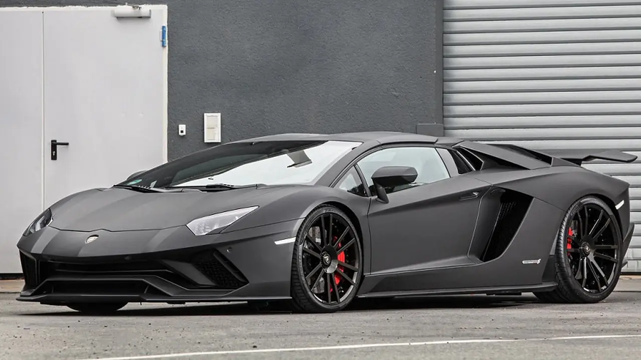 El Lamborghini Aventador que usa el Kun Agüero.