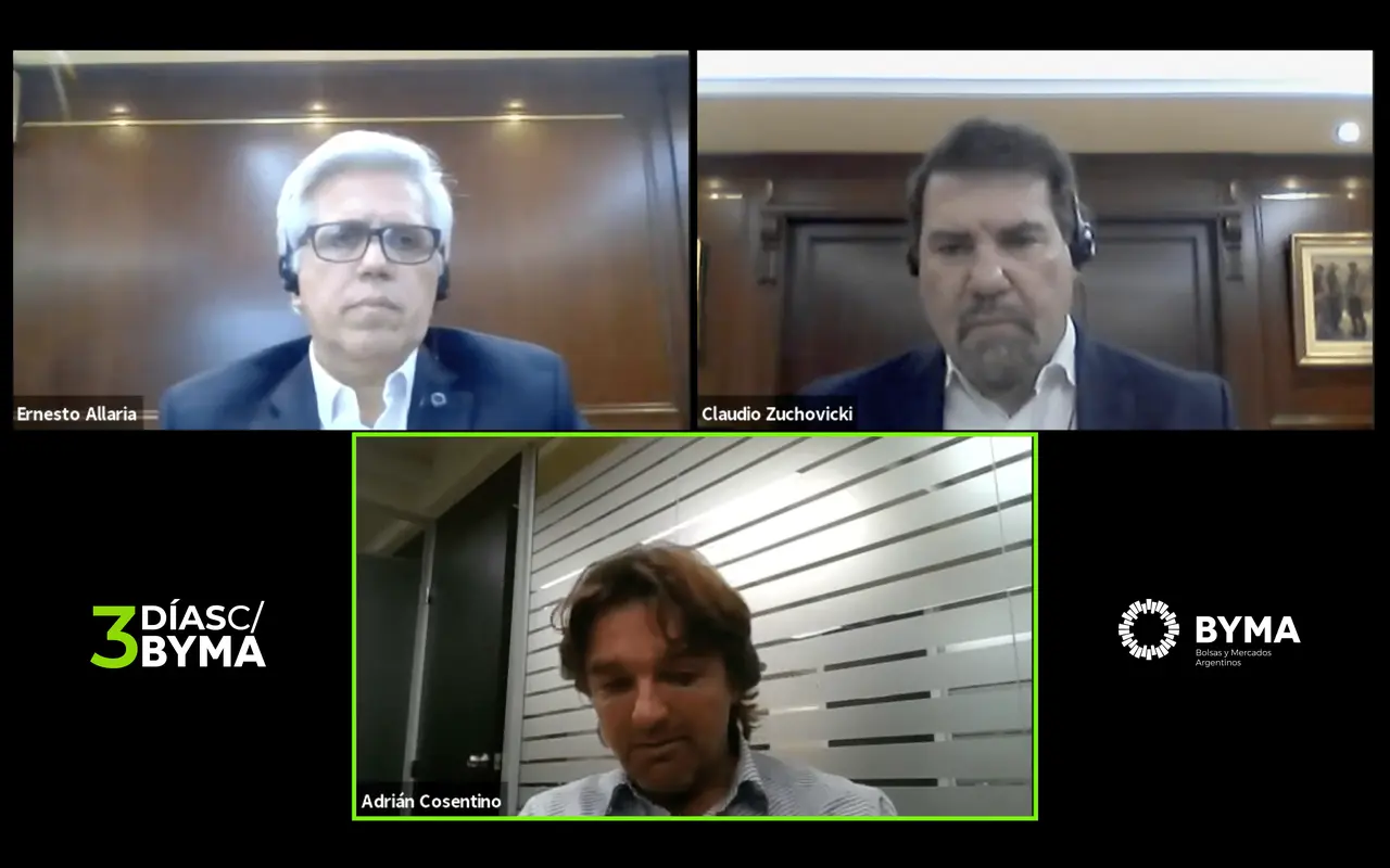 El titular de la CNV, Adrián Cosentino (abajo) dialogó con el titular de Byma, Ernesto Allaria (izq.) y Claudio Zuchovicki (der.), de la Bolsa de Comercio