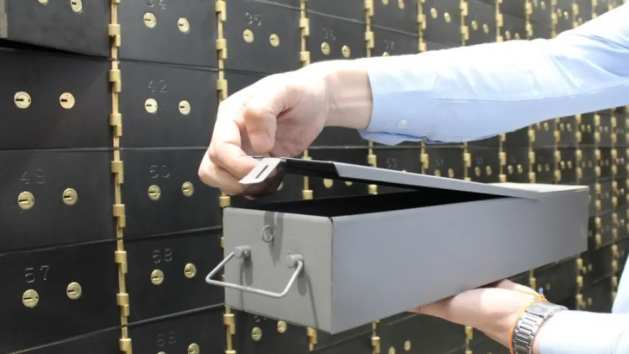 Insólito error le hizo perder los ahorros de su vida: conocido banco le dio la caja de seguridad a otro cliente con u$s100.000