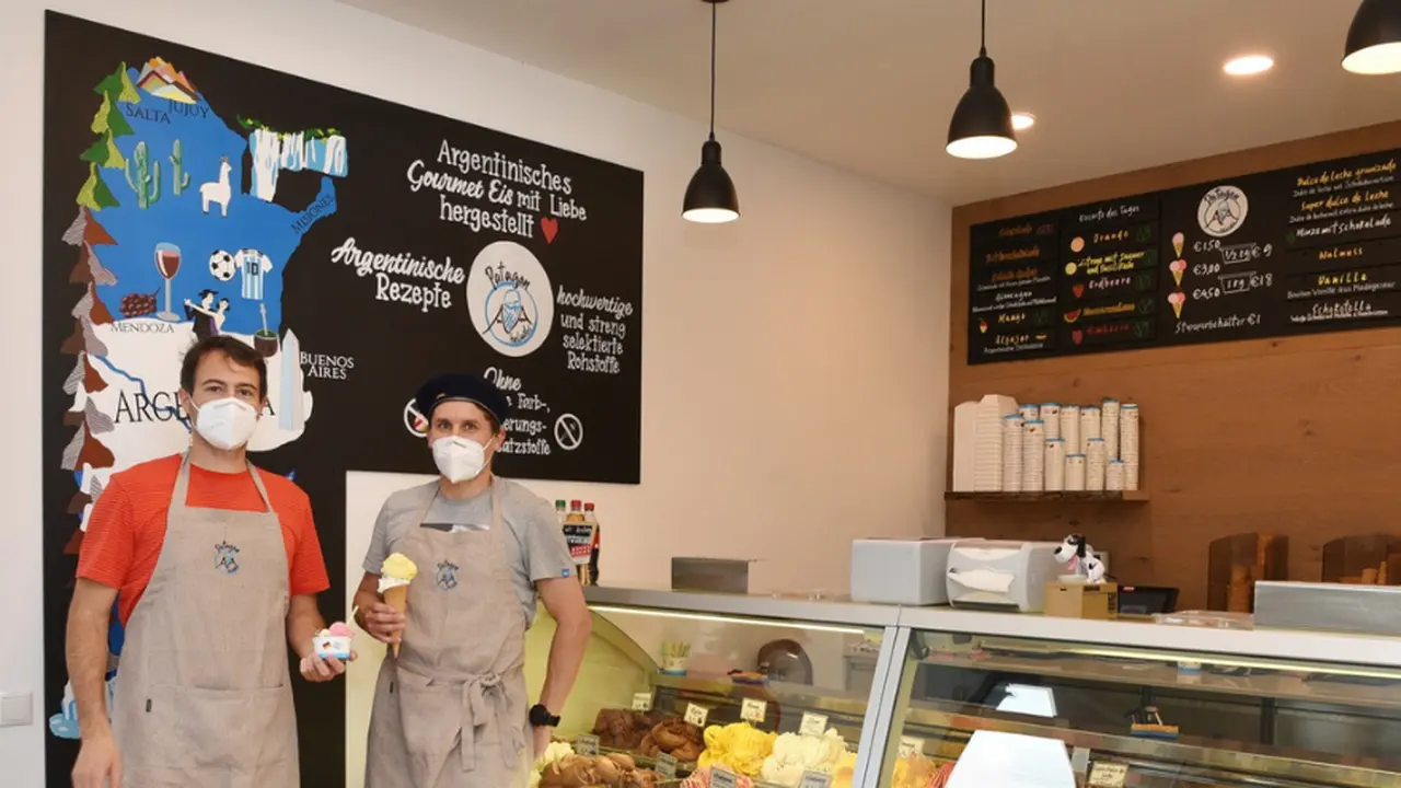 Sebastián Scovenna y Adrián Pisani inauguraron la heladería 