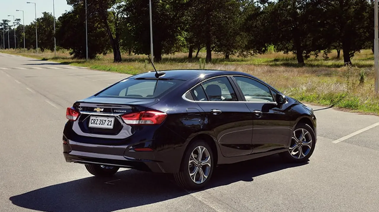 Chevrolet Cruze 4 puertas, con gran espacio de carga.