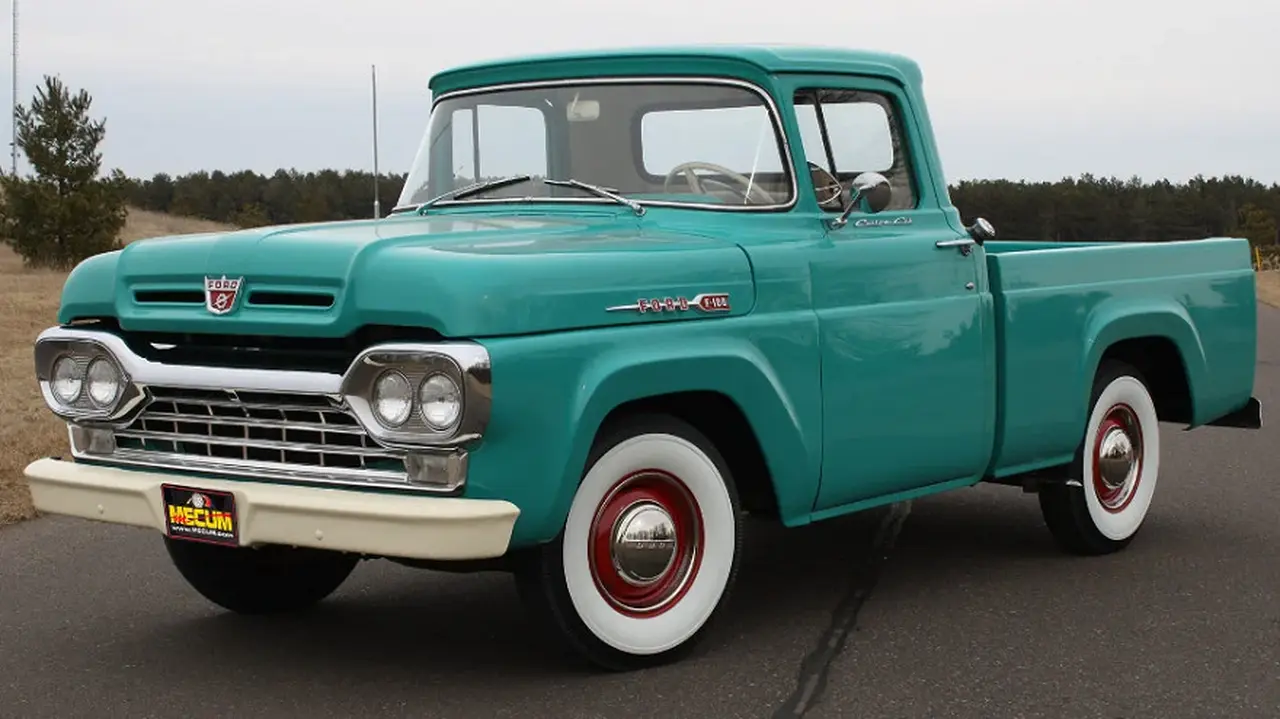 La camioneta Ford F100 de 1960, una de las más cotizadas.