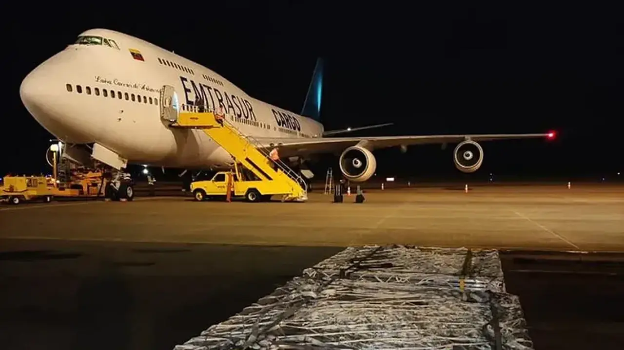 El avión con tripulación iraní continúa varado en Ezeiza. Desde el Gobierno descartaron sospechas de 