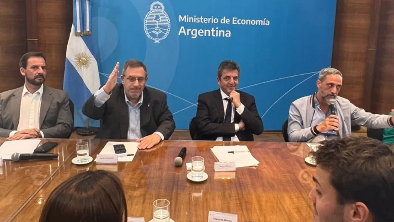 De cara a una eventual regulación, Massa se reunió con referentes del sector de las criptomonedas.
