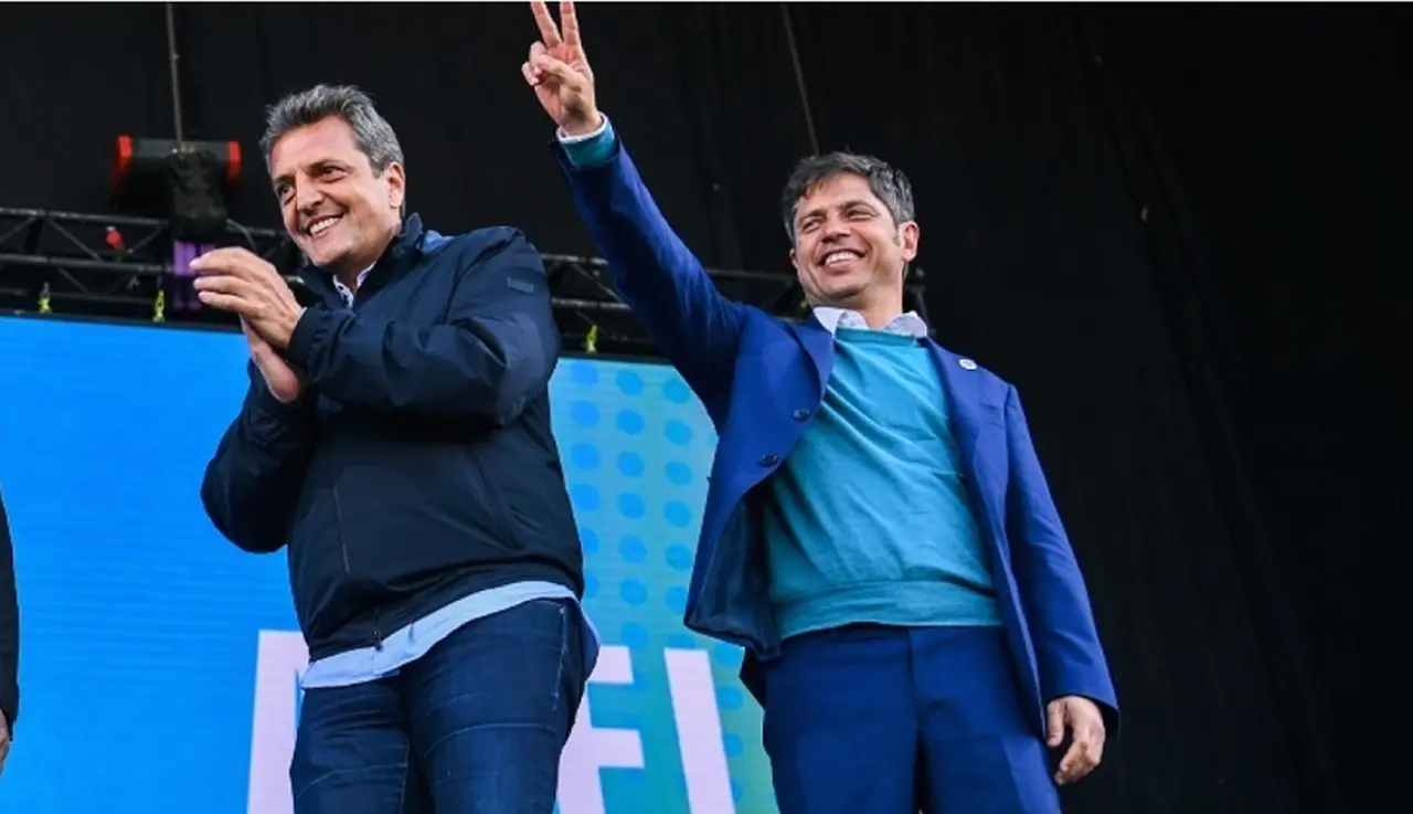 Kicillof cerró su campaña en Sarandí: "Cargamos las pilas para que Massa sea presidente este domingo"