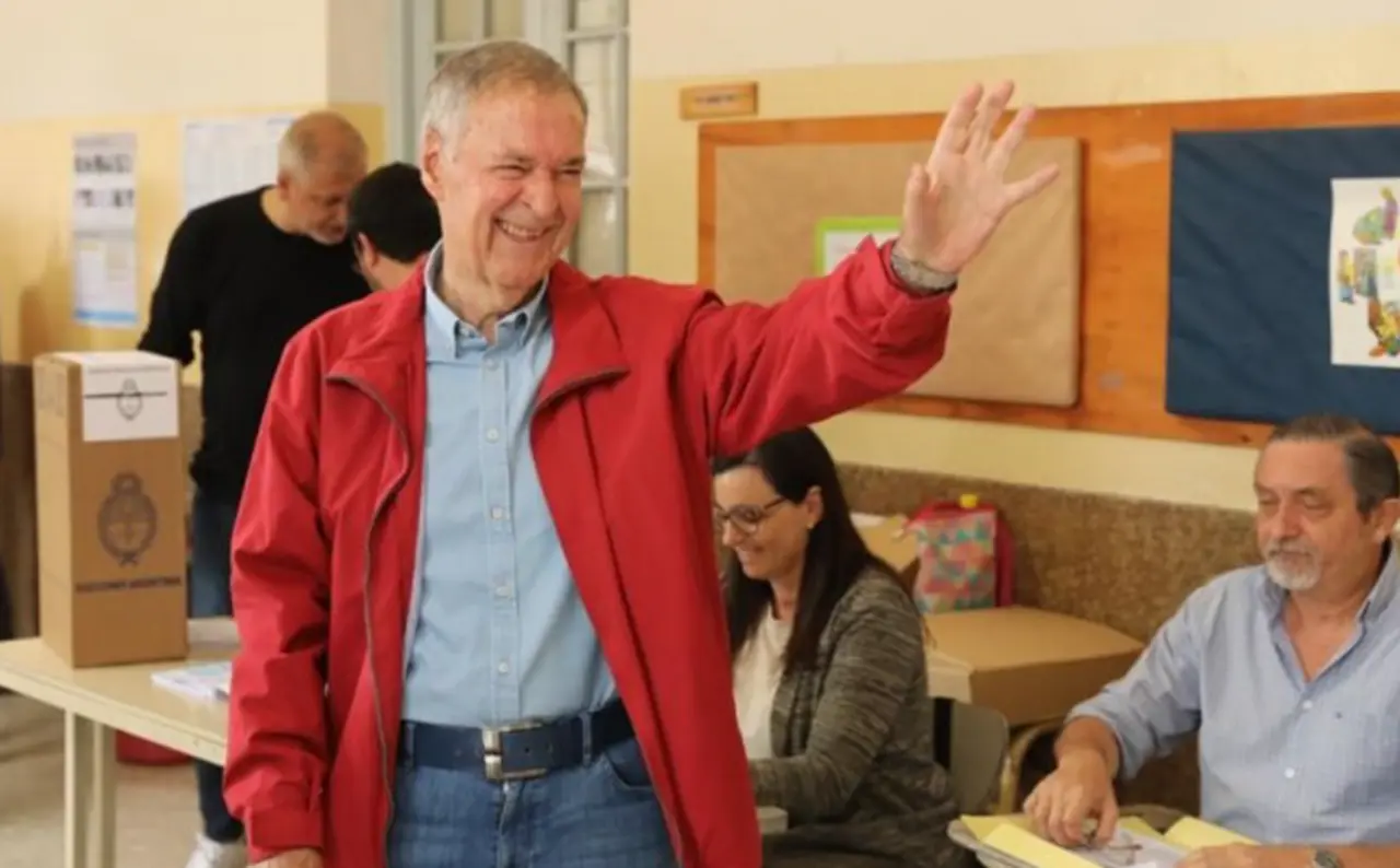Votó Juan Schiaretti: "Vamos a hacer una buena elección"